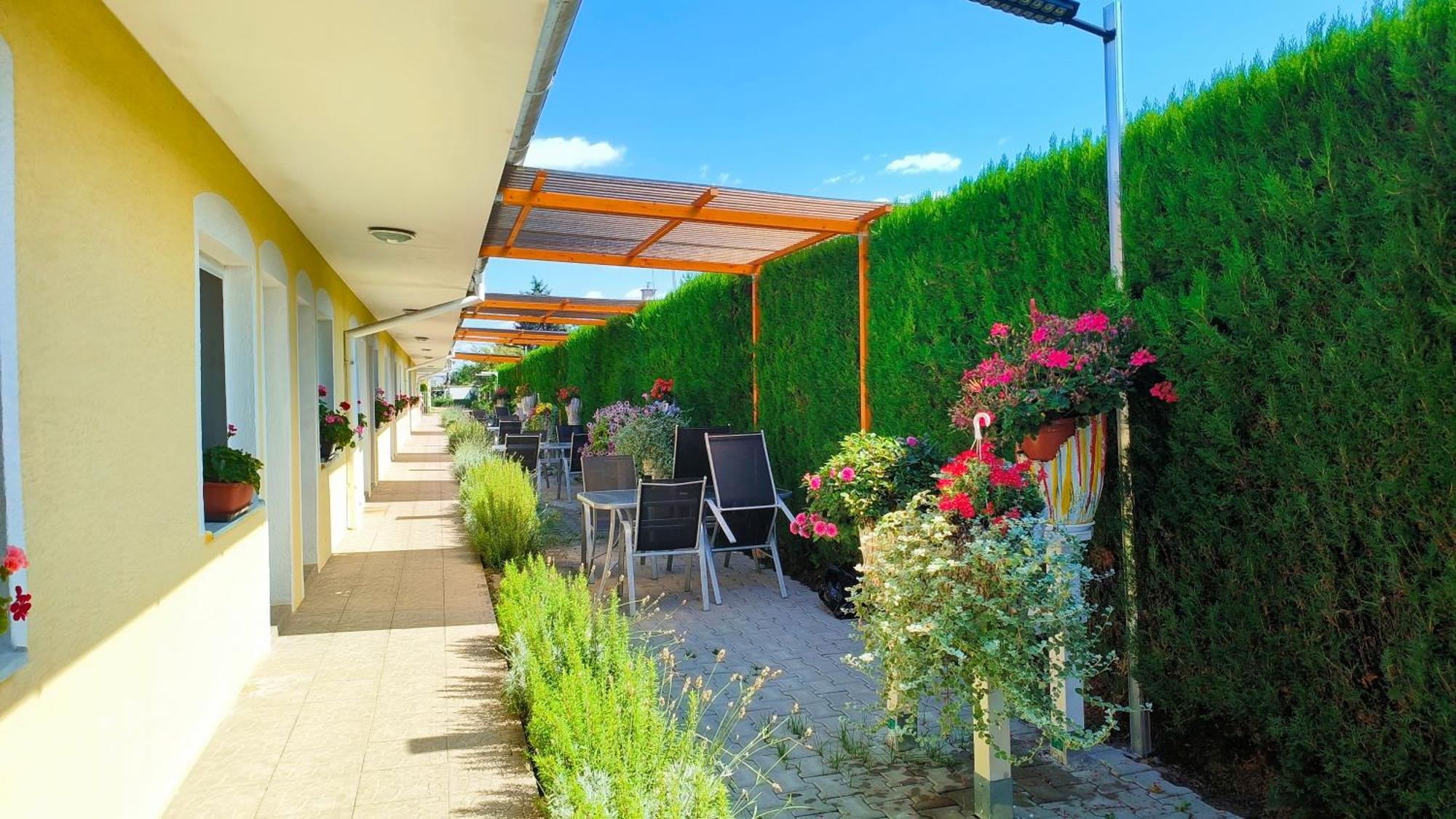 Cozy With Garden In Affittacamere